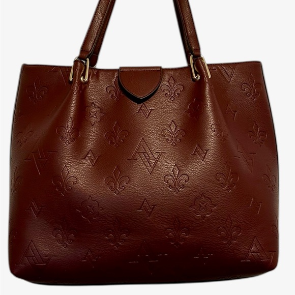 NWT.. Adrienne Vittadini Marseille Wine Leather Embossed Tote & Pouch MSRP $210 - Picture 2 of 9